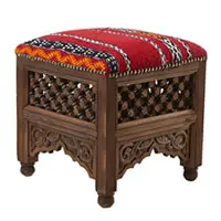 Chaises & Tabourets